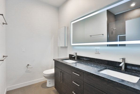 1062 N Ashland Ave Unit 301-11