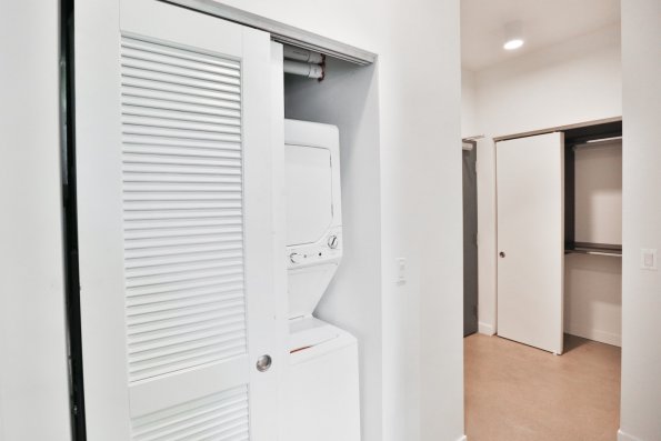 1062 N Ashland Ave Unit 301-13