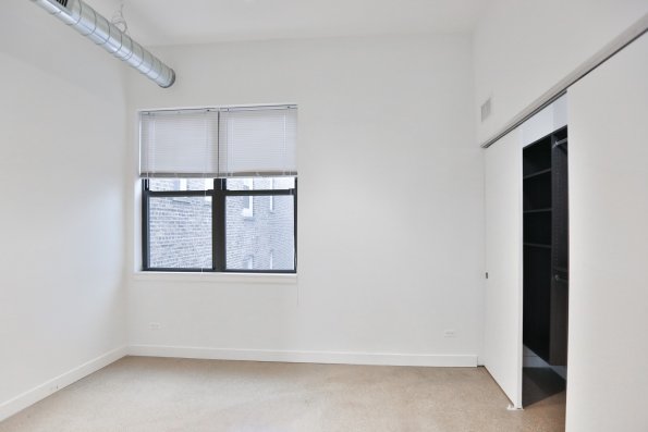 1062 N Ashland Ave Unit 301-6