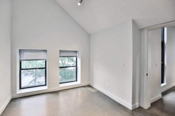 1062 N Ashland Ave Unit 301-9