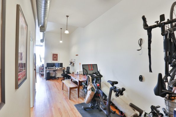 1552 N Milwaukee 3A-7
