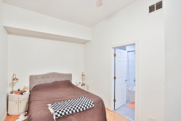 2039 W. Erie 2F-9
